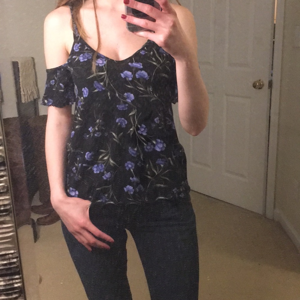 NWT American Eagle Cold Shoulder Top